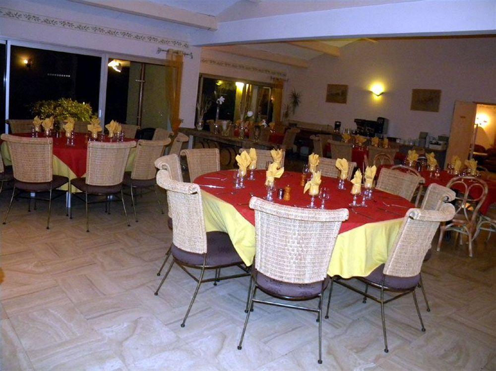 Hotel Restaurant Le Mas De L'Olivier Pont-Saint-Esprit Exterior photo